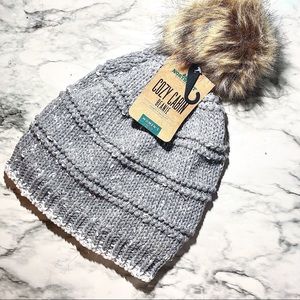 Women’s Winter Hat - Grey Knit Beanie w/ Pom Pom by Northeast Outfitters NWT OS